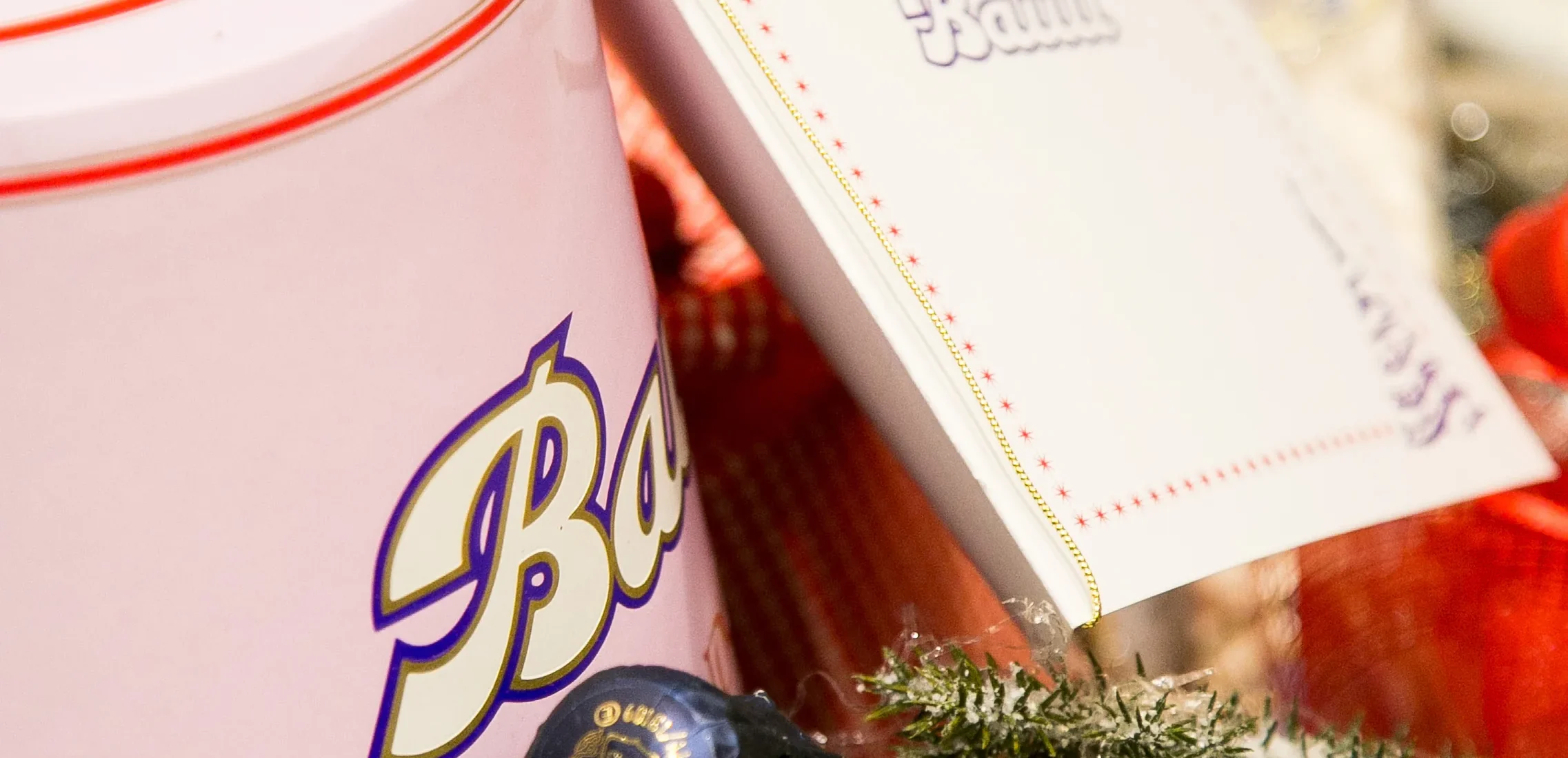 Confezione regalo Bauli con spumante e decorazioni natalizie