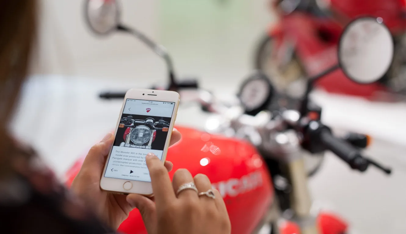 Sala del Museo Ducati con le moto da competizione esposte